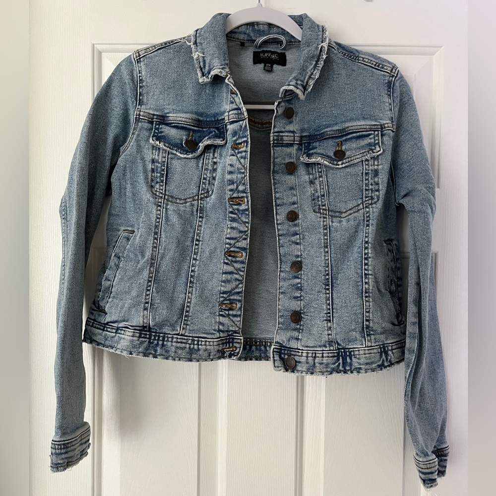 Women’s medium light denim jean jacket